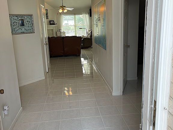 5th image of 1614 Trail Oaks Ct