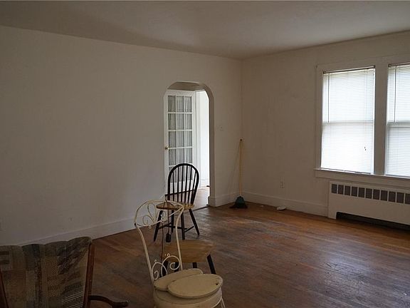 4th image of 35 Bushnell Ave