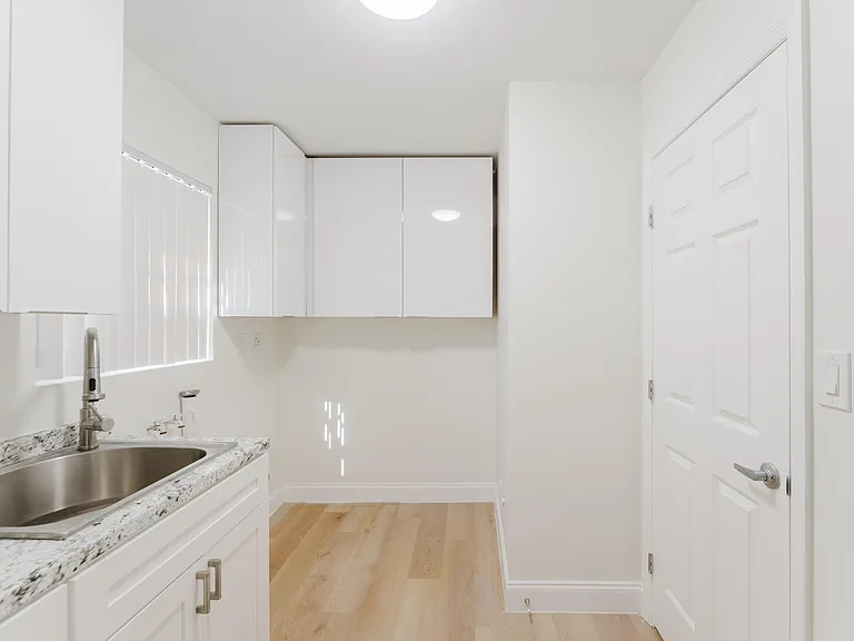 665 Jeffery St — Photo 18