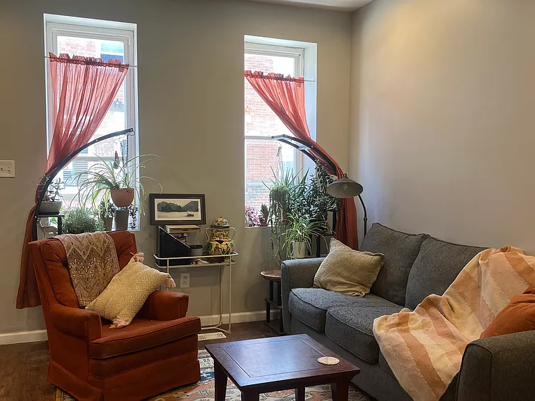 3156 Livingston St — Photo 1