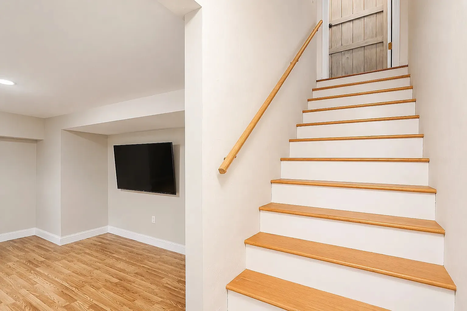 3 bed, 2033 sqft, $3,995 — Photo 3