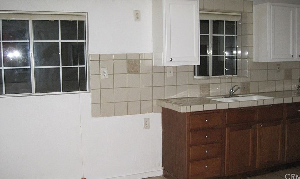 2nd image of 618 W Hellman Ave