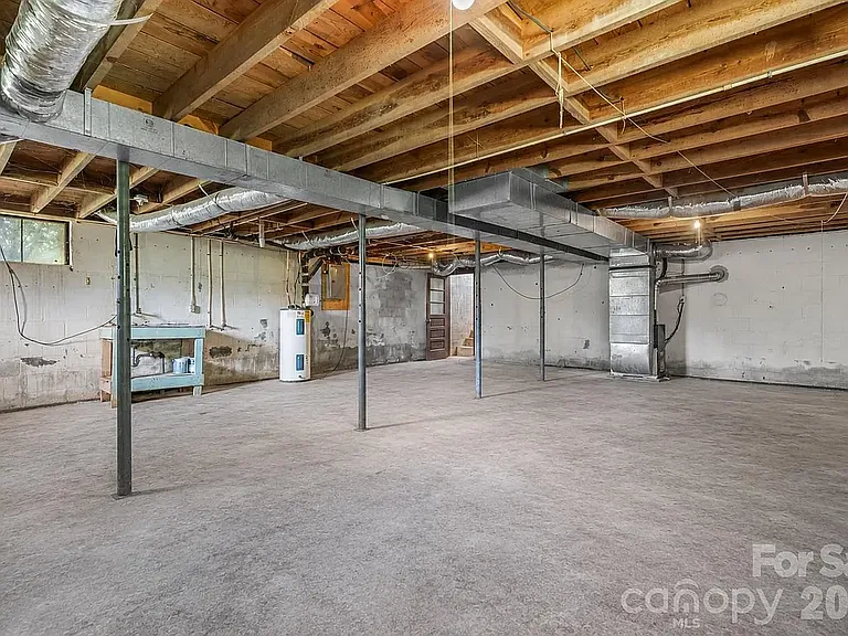 1852 Skyland Dr — Photo 13