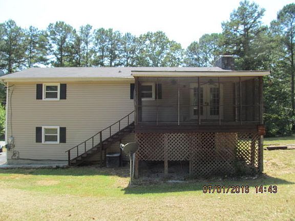 2nd image of 901 Crest Dr