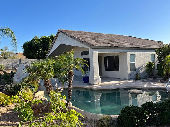 3rd image of 1548 E Villa Theresa Dr