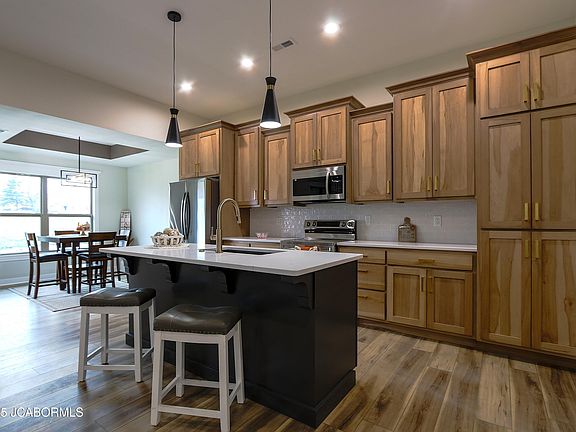 5th image of 245 Rosewood Ct