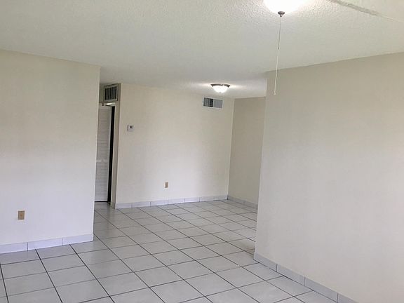 4th image of 165 NE 203rd Terrace Bg #5-C
