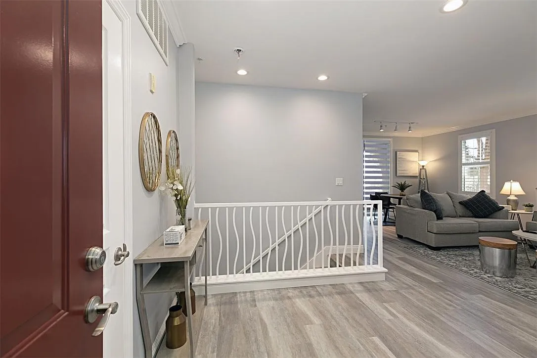 2 bed, 2.5 bath, 1531 sqft, $4,500 — Photo 3