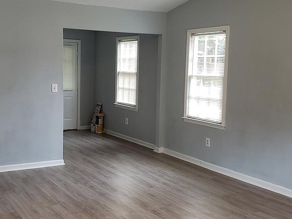3rd image of 400 Freeport Dr