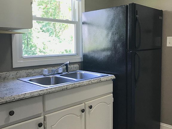 3rd image of 102 Darnell Pl
