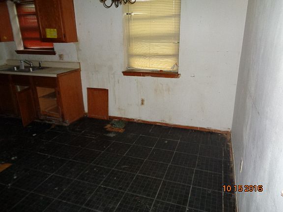 3rd image of 717 E Greenwood St