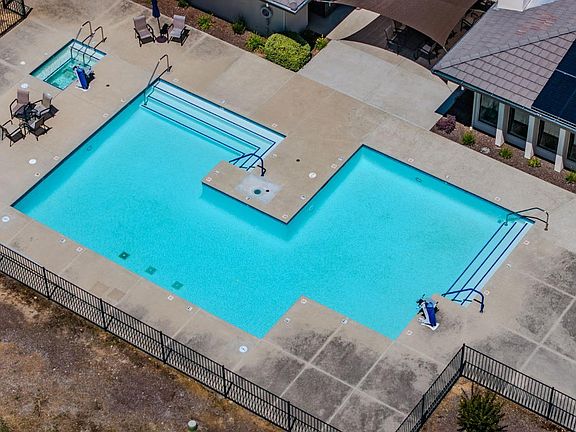 3rd image of 159 Emerald Ln
