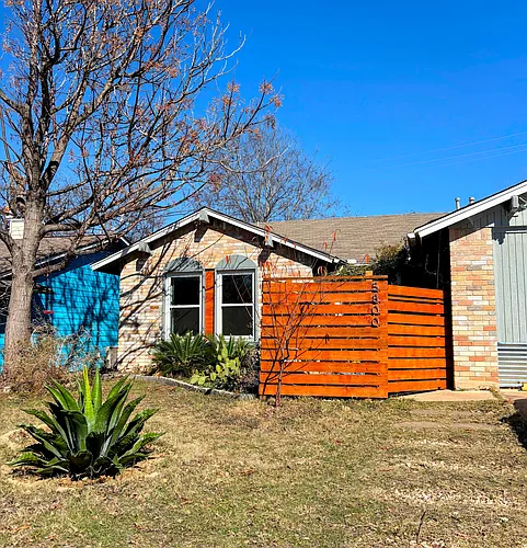5800 Fence Row Photo 1