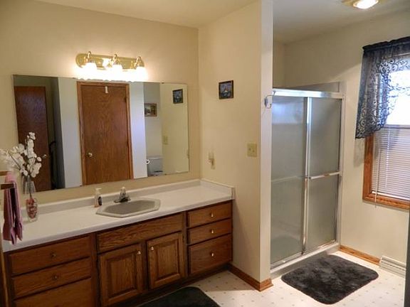 2nd Floor Bath