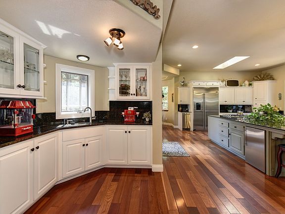 5th image of 260 Hill Haven Dr