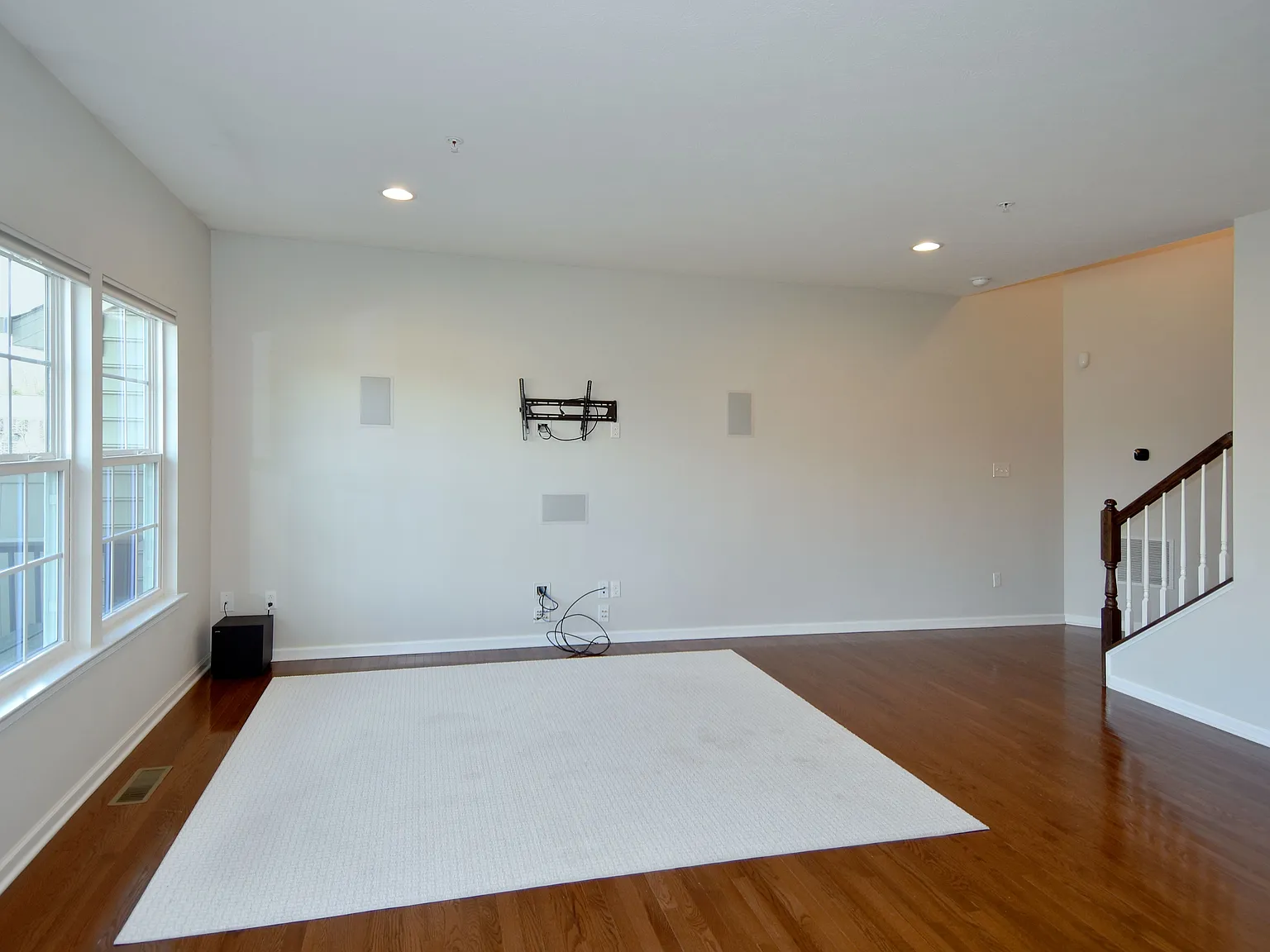 616 Edison Dr — Photo 3