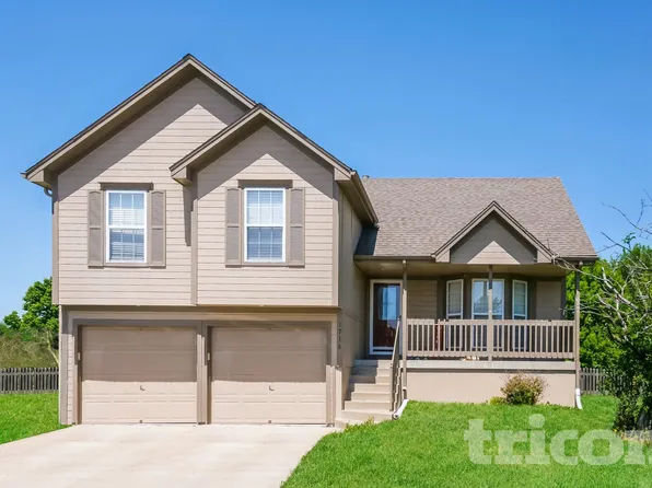 1716 Lynne Cir, Greenwood, MO 64034