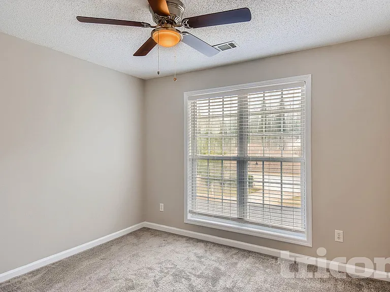 1309 Vine Cir — Photo 12