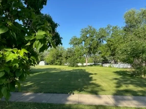 411-13 N Wilmette Ave, Westmont, IL 60559