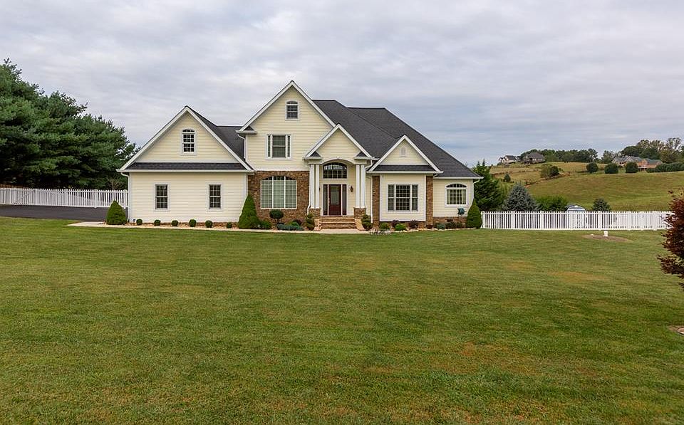1st image of 19246 Trotters Ln