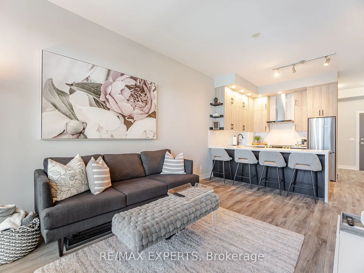 2 bed, $2,999 — Photo 1