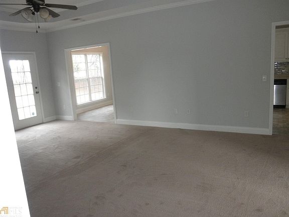 4th image of 2074 Pinemount Blvd