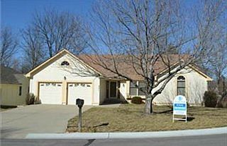1st image of 901 NW Heatherwood Dr