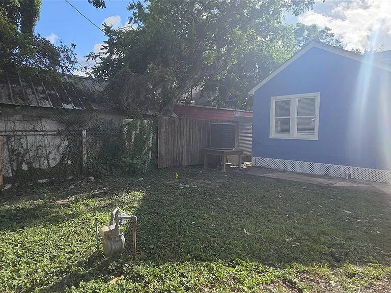 2827 Robertson St — Photo 27
