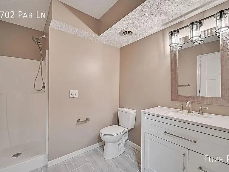 1702 Par Ln — Photo 44