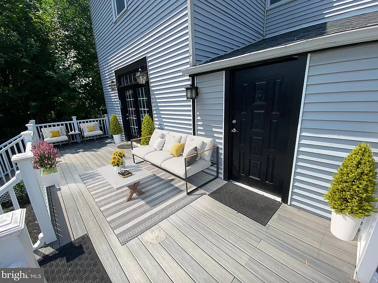 305 Main St #5 — Photo 5