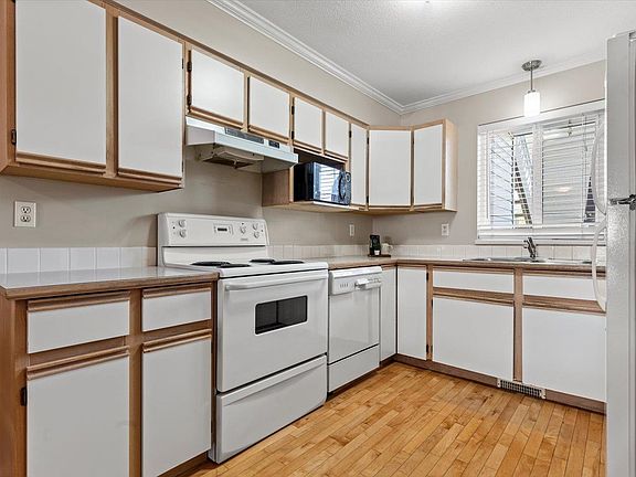 4th image of 45435 Knight Rd #35