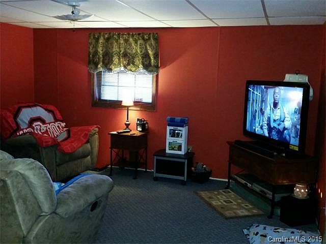 2nd image of 426 Cove Ln