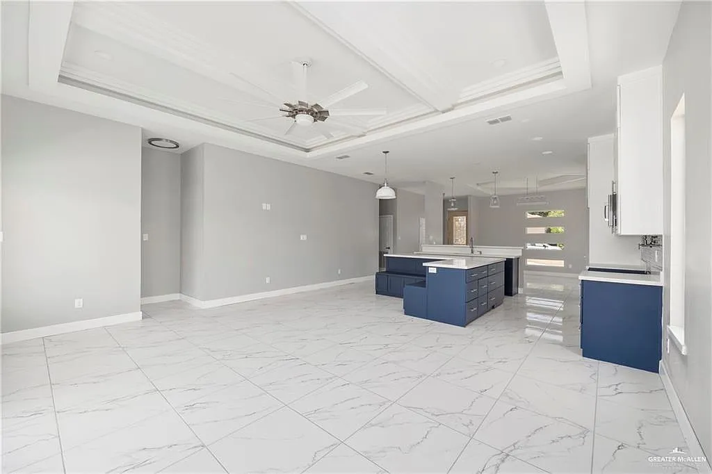 3 bed, 2.0 bath, 2269 sqft, $2,000 — Photo 2
