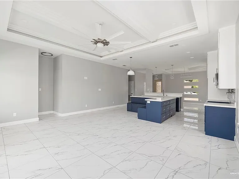 1319 W Gran Via St — Photo 2
