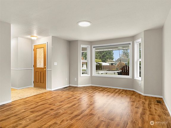 4th image of 5520 61st Avenue SE
