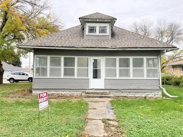 310 Pullen Ave, Oakland, IA 51560