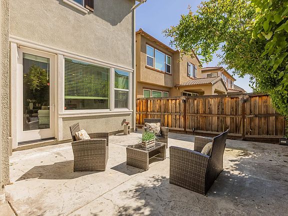 5th image of 506 E Marcello Ave #1