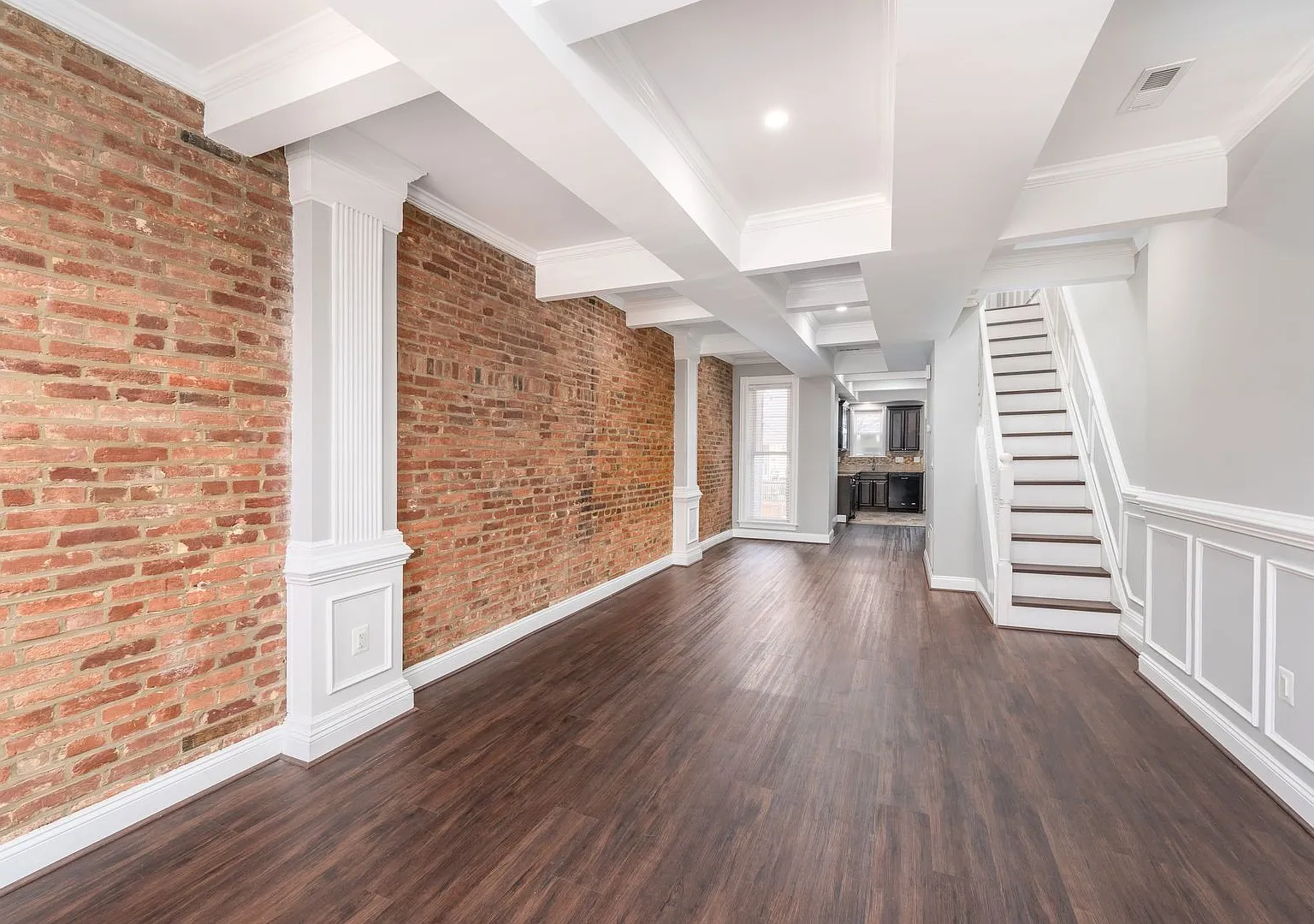 443 N Milton Avenue - 4-Bedroom, 2-Bathroom Townhouse — Photo 3