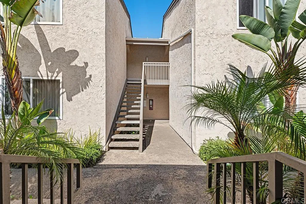 2 bed, 978 sqft, $3,695 — Photo 1