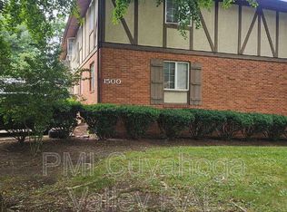 English Market Apartments, Akron, OH 44313