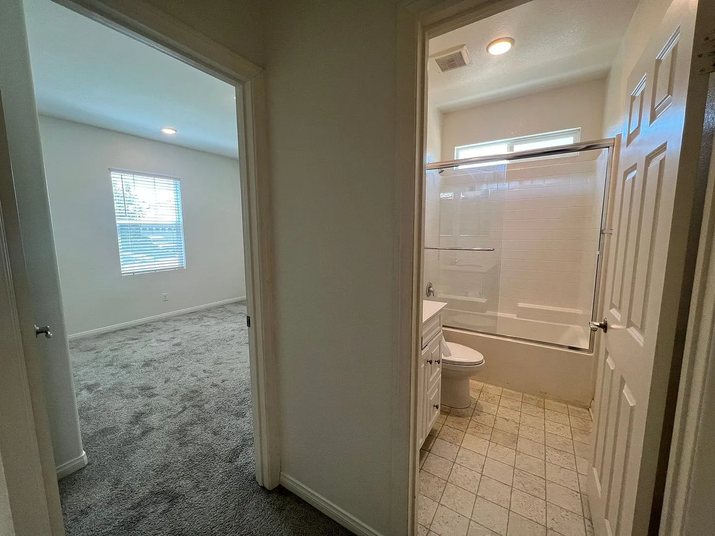 Riverside - Spring Mountain Ranch Area - 4+3 Available! — Photo 4