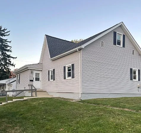 Building Photo - 738 W Charles St