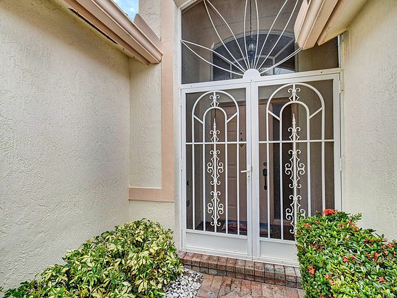 3rd image of 10550 Tropical Breeze Ln