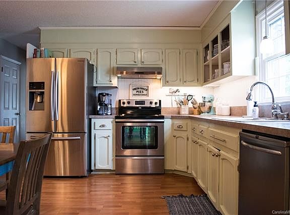 5th image of 1000 Woodlark Ct