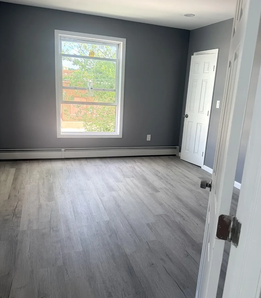 3 bed, 1.0 bath, 1007 sqft, $1,800 — Photo 4