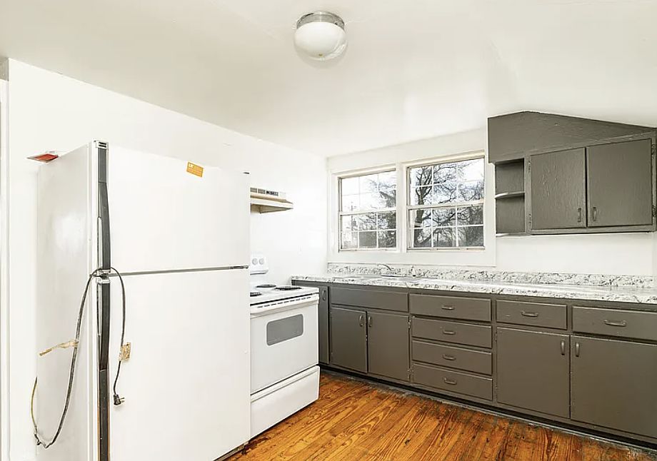 1st image of 2430 Parkview Ave #3