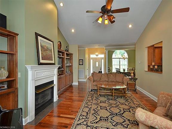 3rd image of 257 Bay Laurel Ln