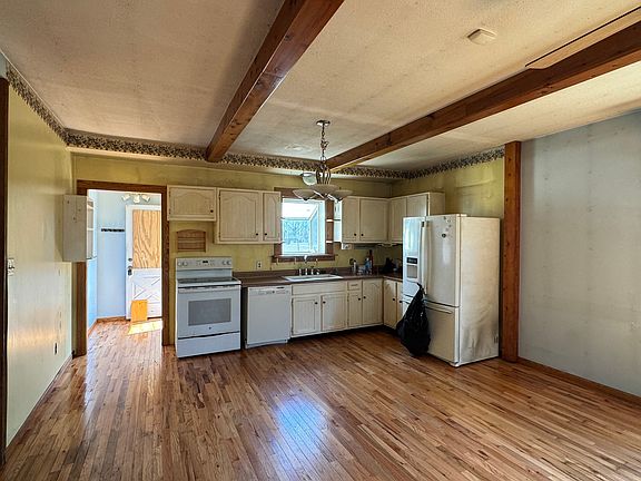 3rd image of 11725 E 191st St