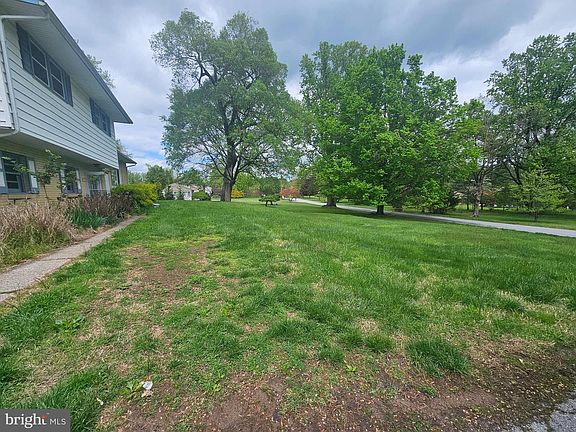 3rd image of 1256 Surrey Rd