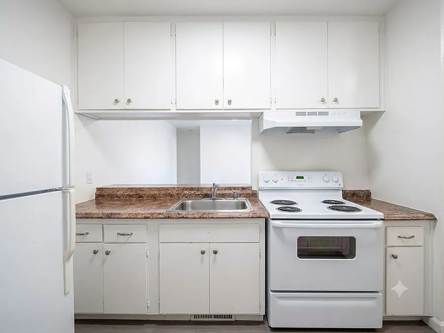 Sunny 1BR with Private Patio | Walk to UC Berkeley | Water & Garbage Included — Photo 2